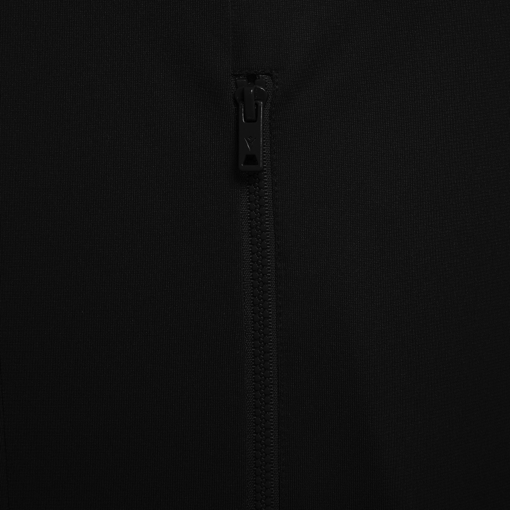 81670905_03.jpg
